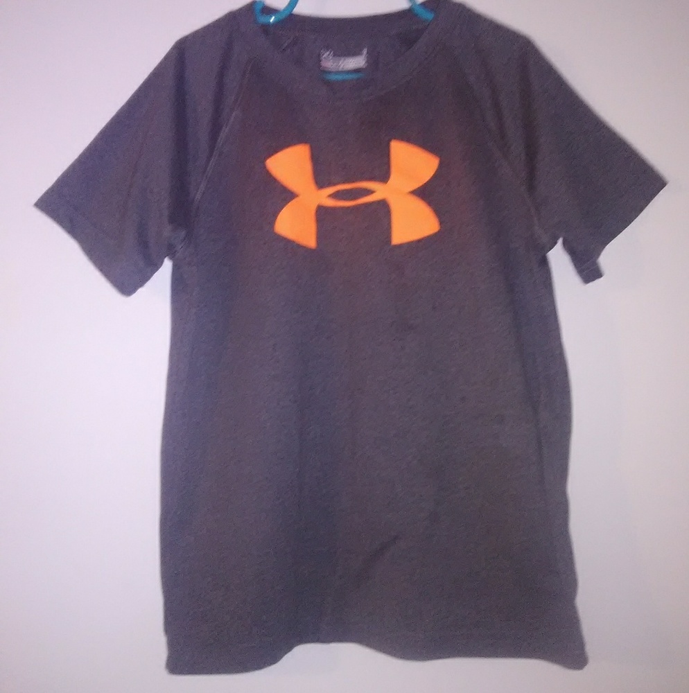 Under armour boy shirt
